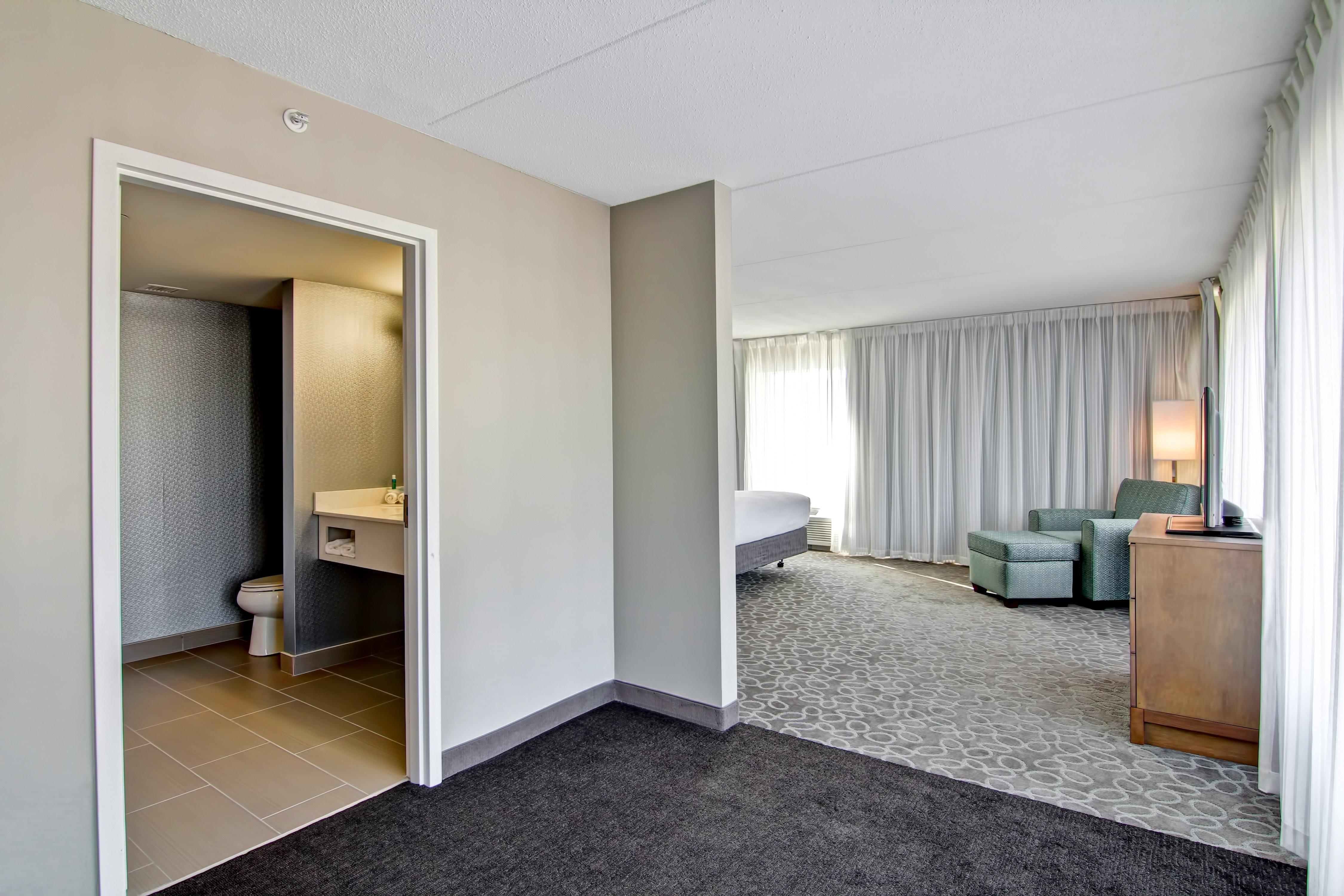 Holiday Inn Express & Suites Oshawa Downtown - Toronto Area By Ihg Екстериор снимка