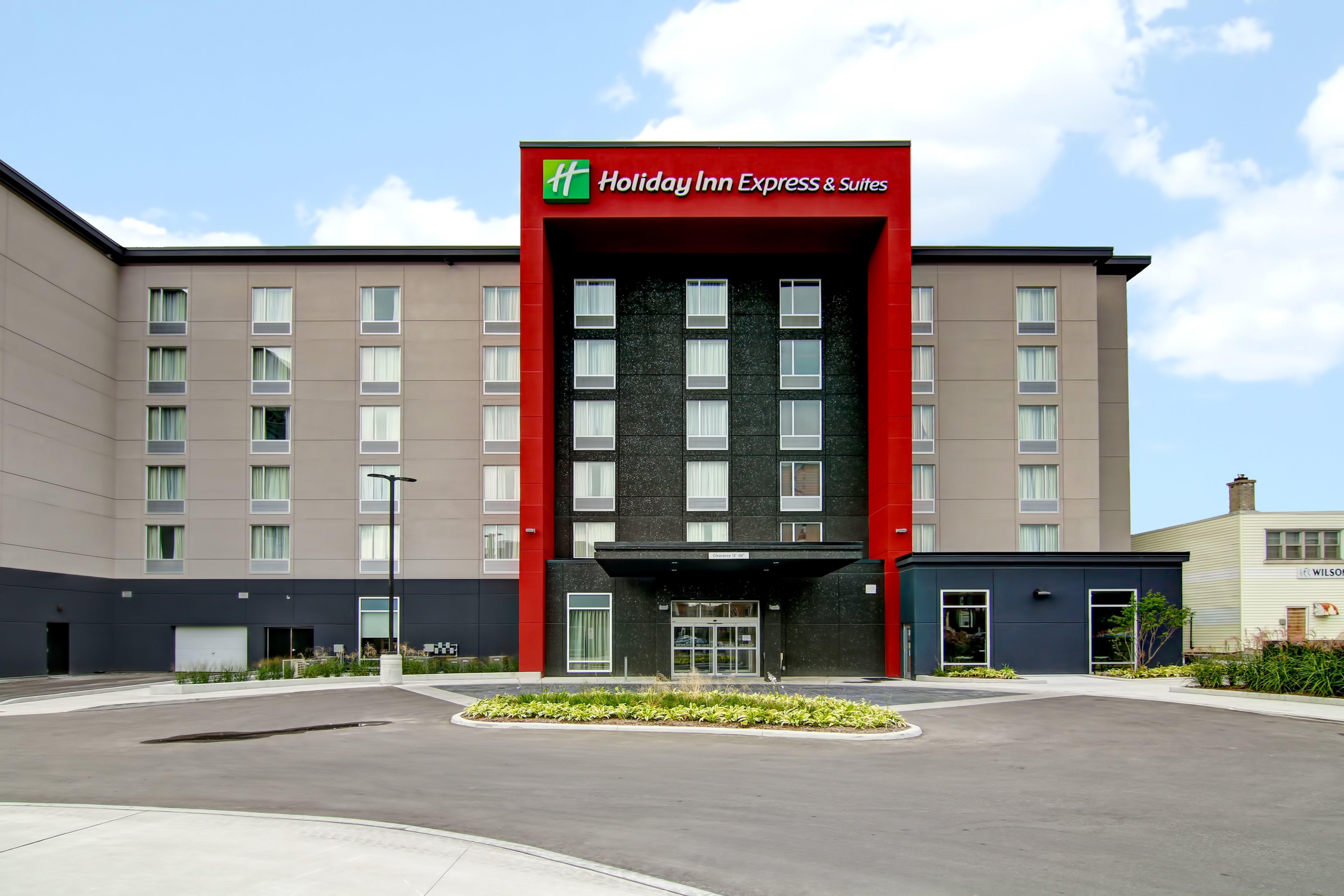 Holiday Inn Express & Suites Oshawa Downtown - Toronto Area By Ihg Екстериор снимка