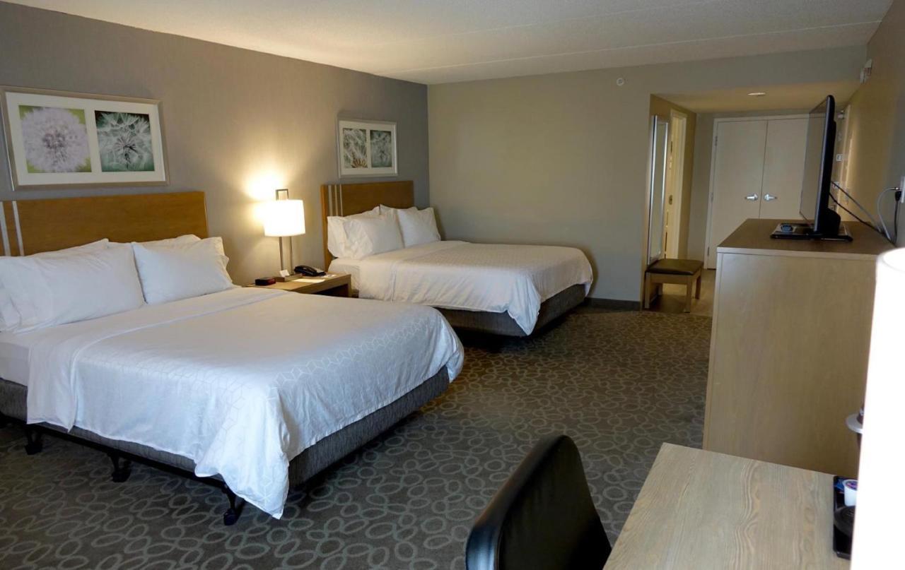 Holiday Inn Express & Suites Oshawa Downtown - Toronto Area By Ihg Екстериор снимка