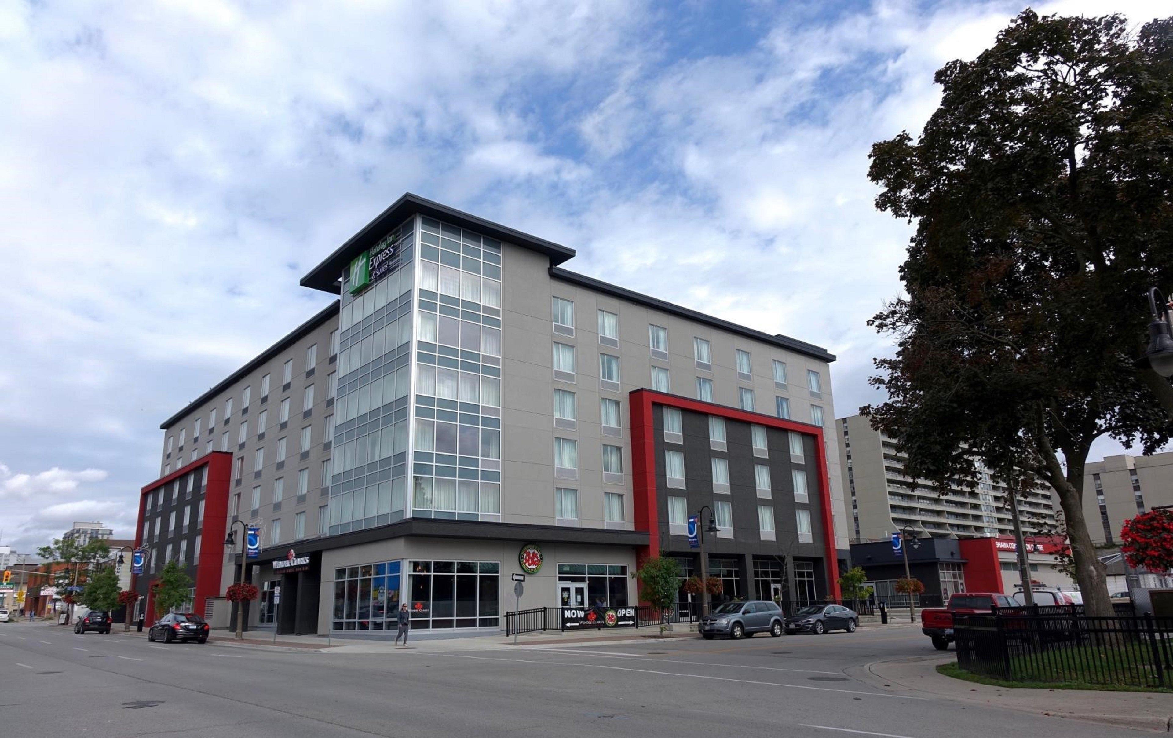 Holiday Inn Express & Suites Oshawa Downtown - Toronto Area By Ihg Екстериор снимка