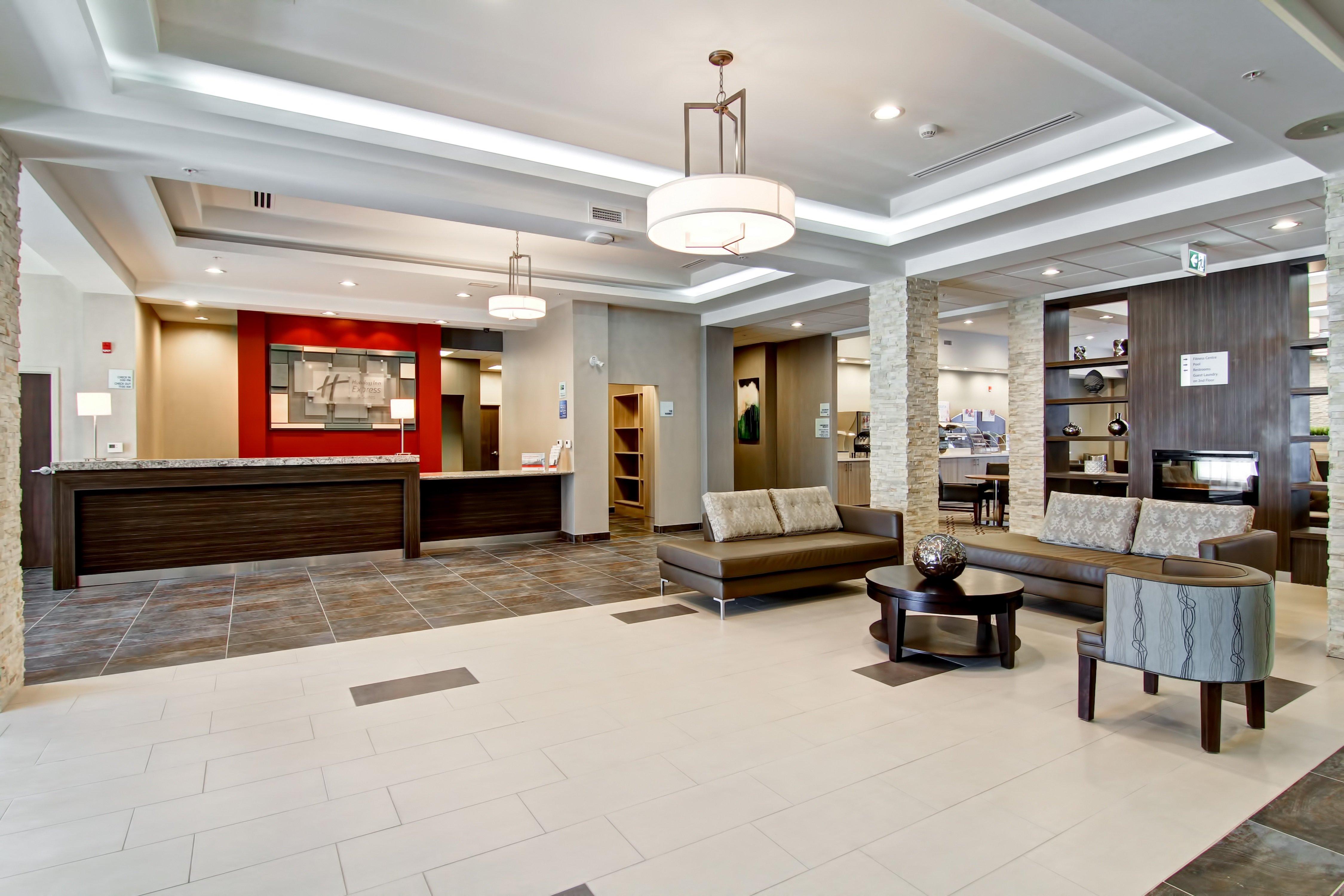 Holiday Inn Express & Suites Oshawa Downtown - Toronto Area By Ihg Екстериор снимка