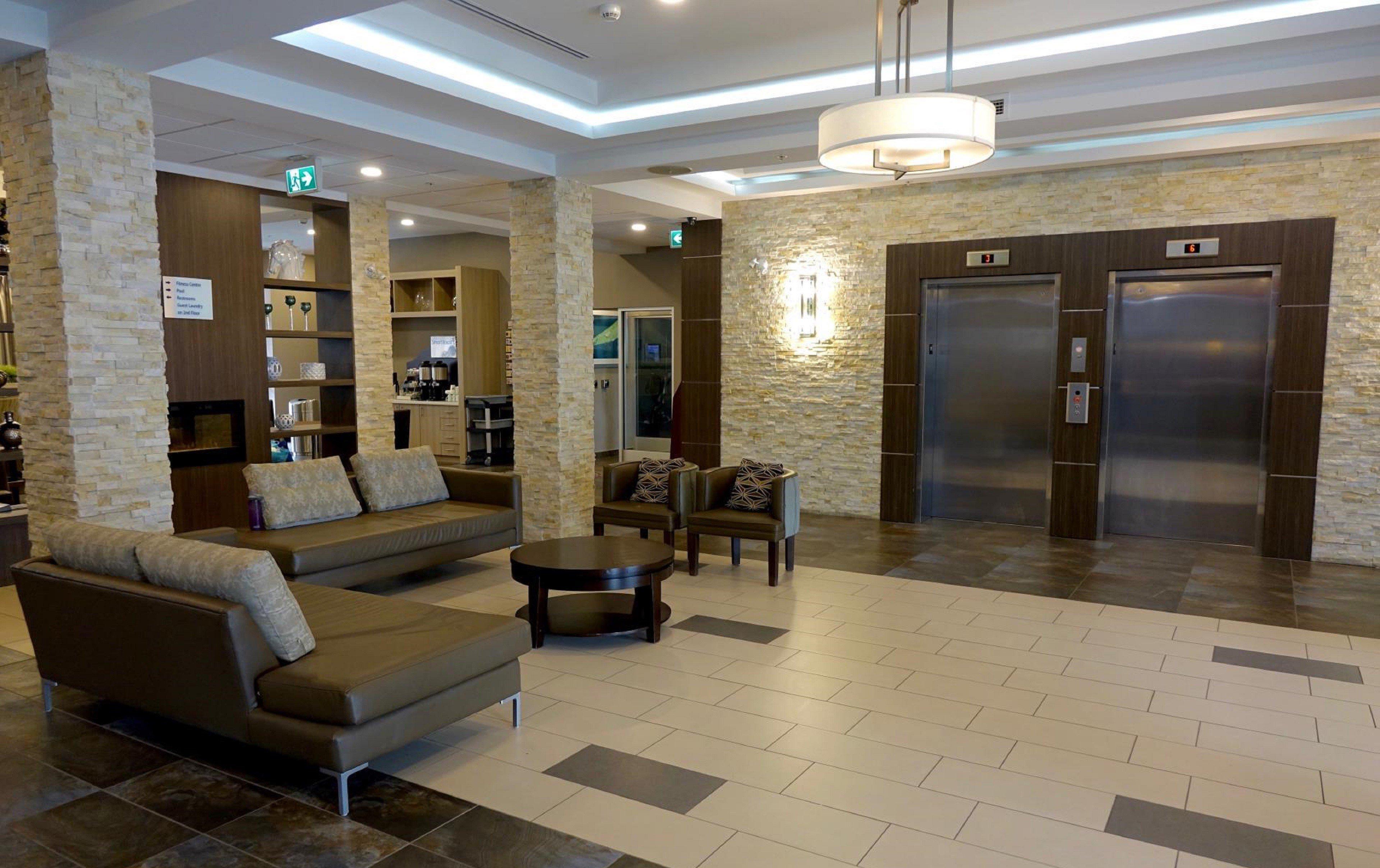 Holiday Inn Express & Suites Oshawa Downtown - Toronto Area By Ihg Екстериор снимка