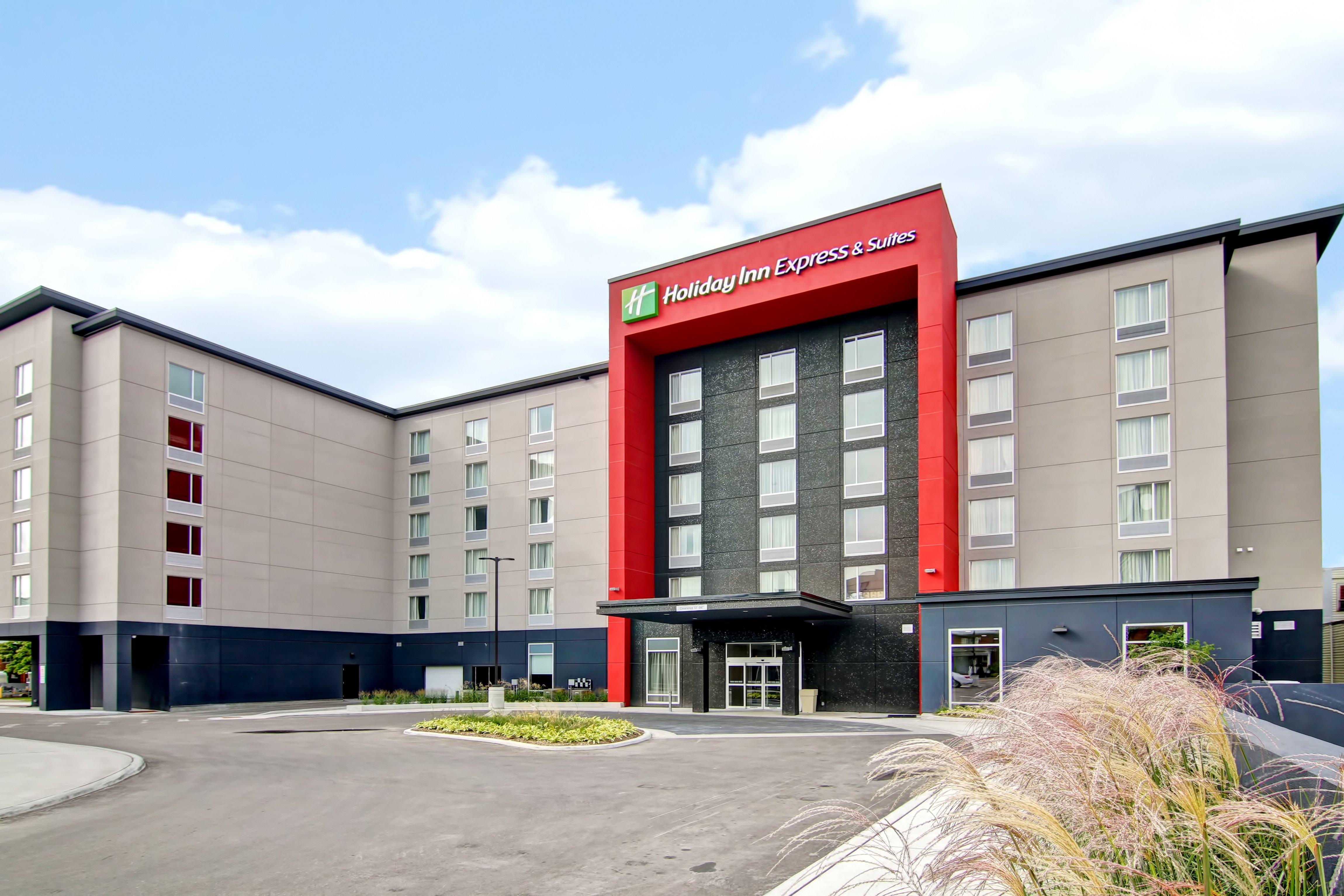 Holiday Inn Express & Suites Oshawa Downtown - Toronto Area By Ihg Екстериор снимка
