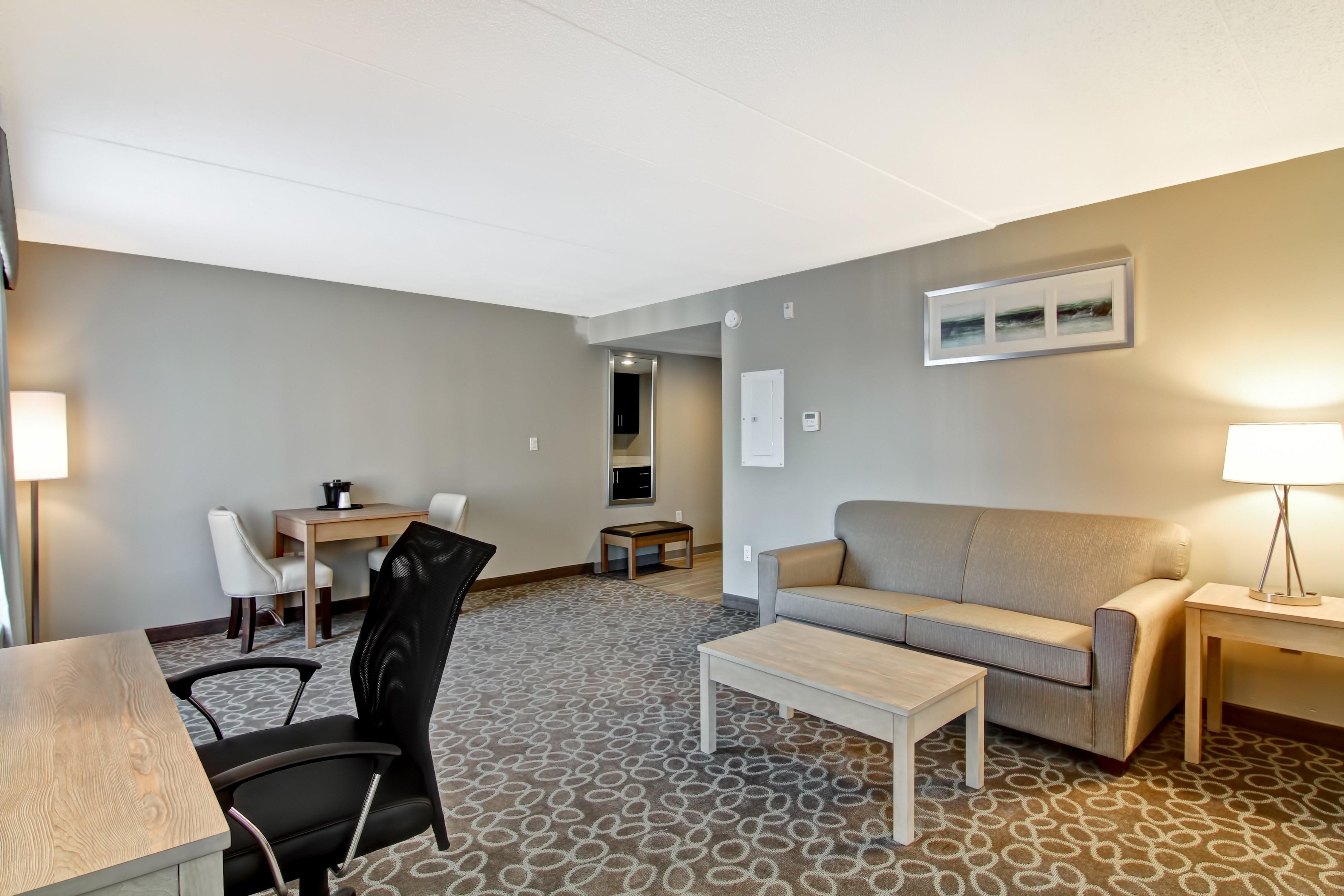 Holiday Inn Express & Suites Oshawa Downtown - Toronto Area By Ihg Екстериор снимка